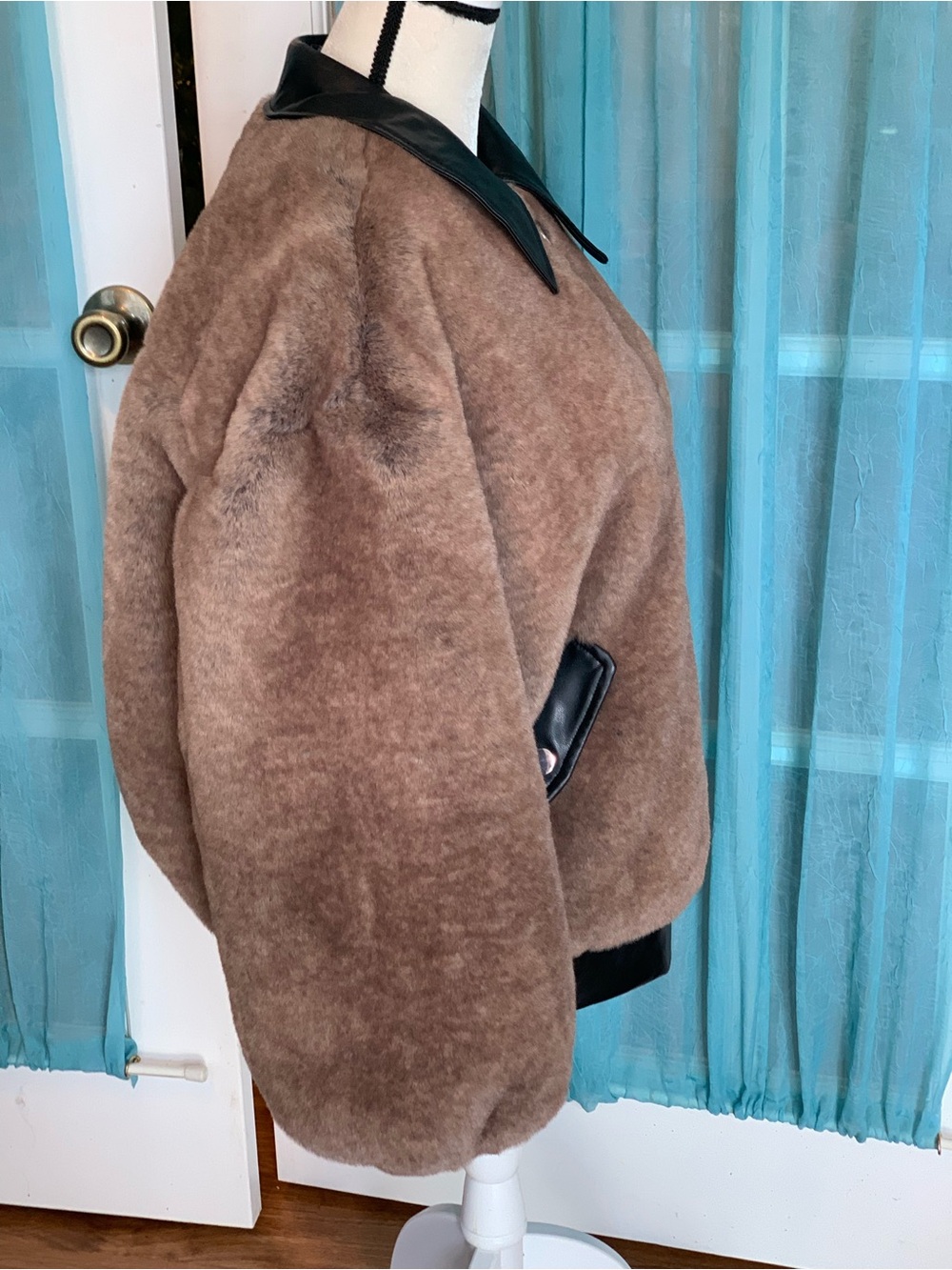 faux fur Bomber Jacket w/Black faux leather sz S heavyweight and warm weworewhat - Picture 5 of 11